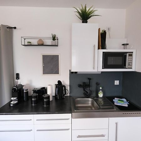 Cozy Jungle Fever - Modernes Apartment Mit Eigenem Parkplatz Magdeburg Exterior photo