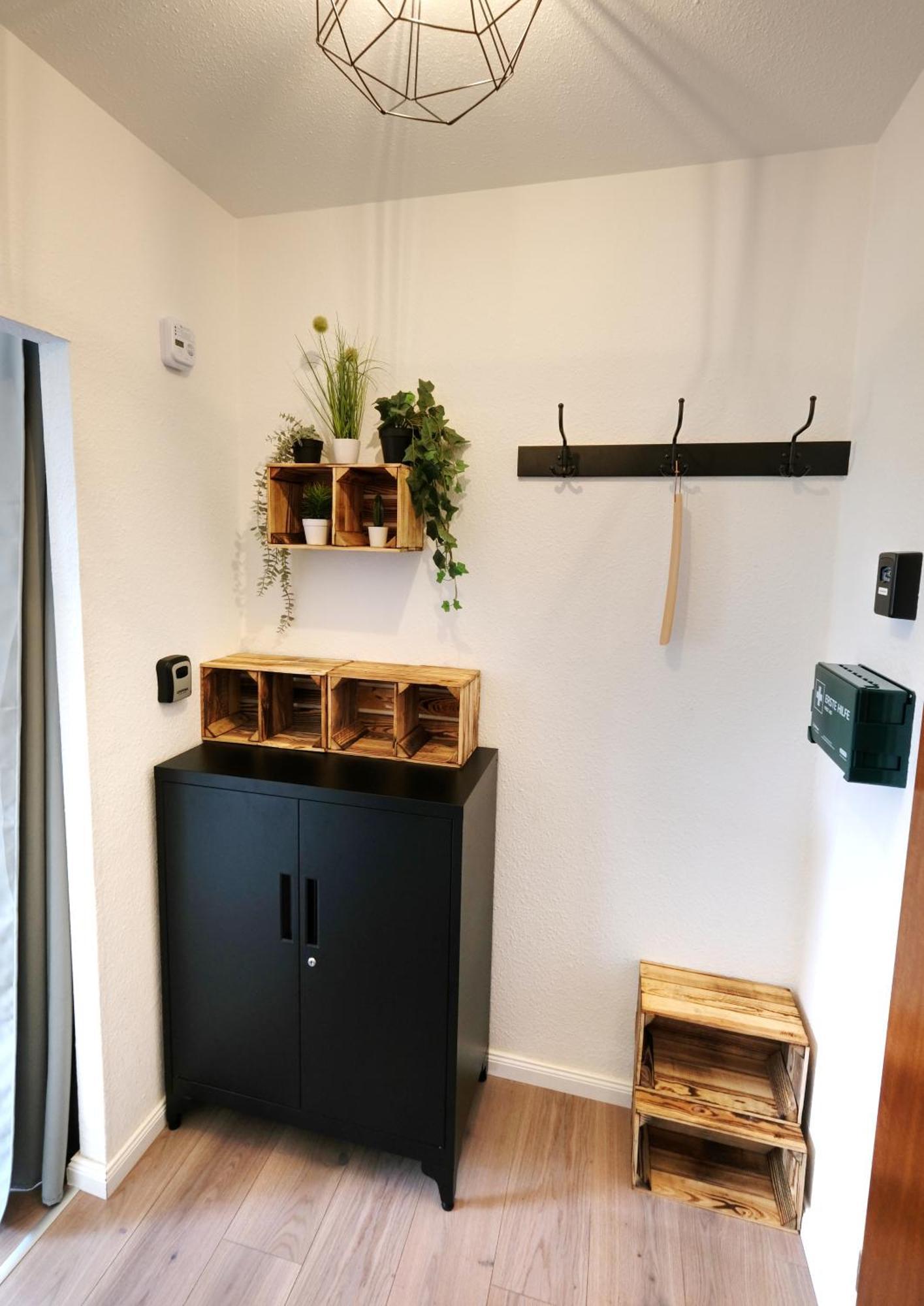 Cozy Jungle Fever - Modernes Apartment Mit Eigenem Parkplatz Magdeburg Exterior photo